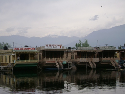 Houseboat1.JPG