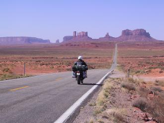 USA-riding_monument_valley.jpg