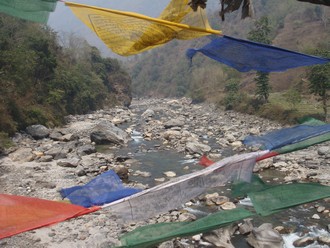 3LTibetanFlags_River.JPG