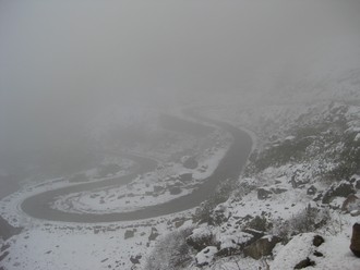 3pYumthangSnowRoad1.jpg