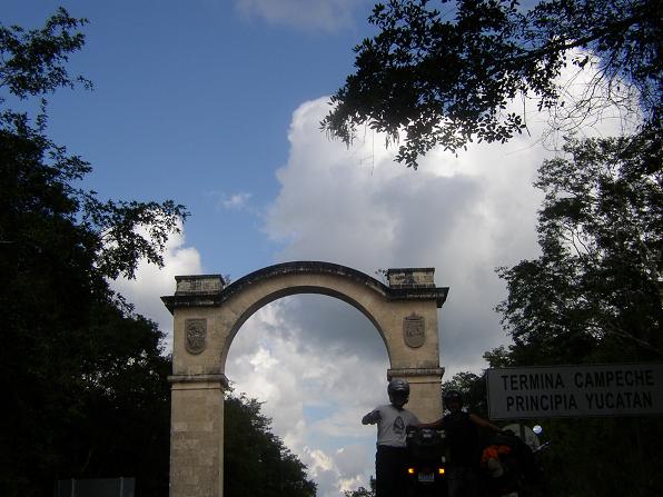 yucatanarch.JPG