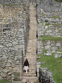 Machu_Picchu_stairs_2_18.JPG