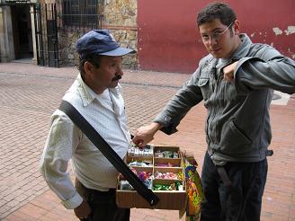 Maricio_buys_one_cigarette17.JPG