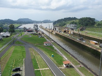 Miraflores_Locks16.jpg