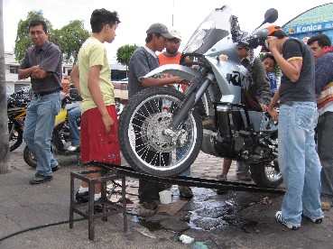 Santiago_Ipres_moto_shop_Ibarra18.jpg