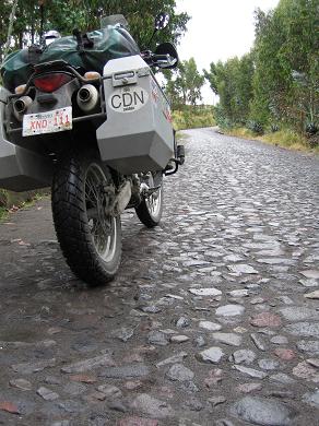 cobblestone_road_Toacazo19.JPG