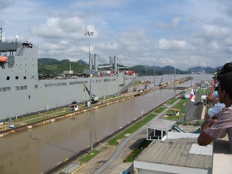 freighter_Miraflores_Locks16.jpg