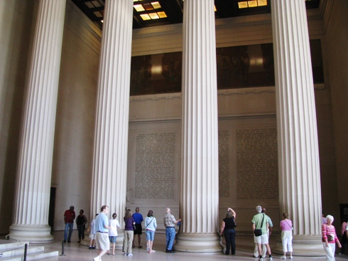 16lincolnmemorialinside.JPG