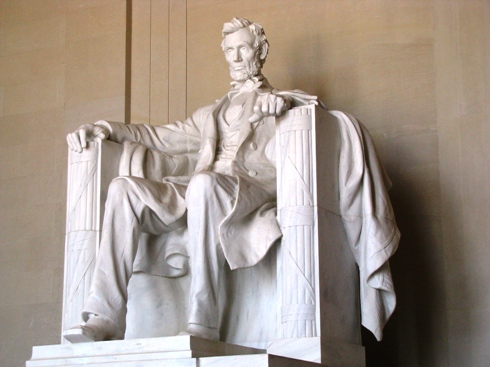 17lincolnmemorialtheman.JPG