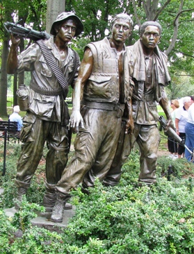 3vietnammemorial.JPG