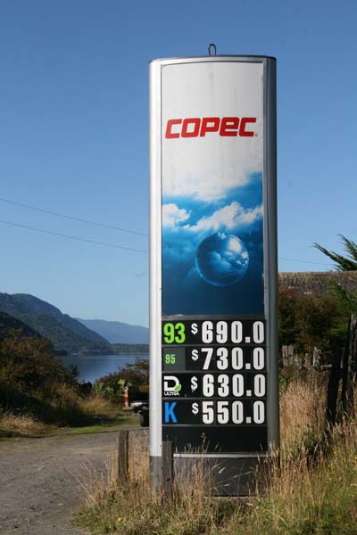 030PetrolPricesPuyuhuapi.jpg