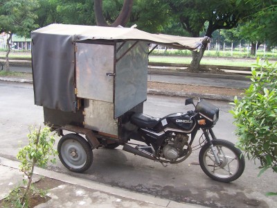 06bikevanleon.jpg