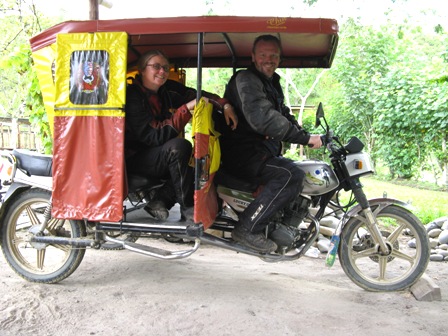 HandETukTuk.JPG