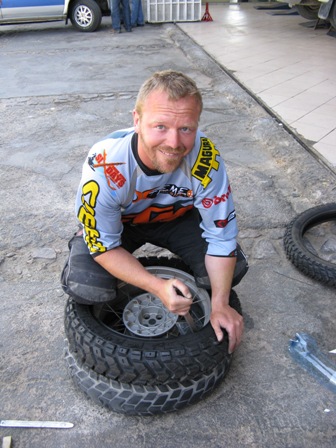 changingtyre.JPG