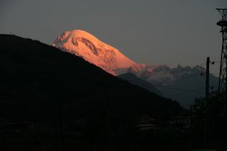 06b_KazbegAtDawn_320.JPG