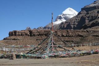 11_KailashPrayerFlags_320.JPG