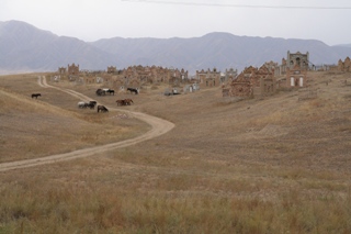 4_KyrgyzCemetery_320.jpg