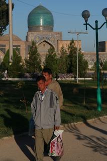 5b_WalkToWorkSamarkand_320.JPG