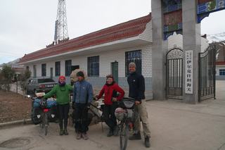 8_CyclistsInChina_320.jpg