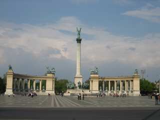 HeroeSquareBudapest_320.jpg