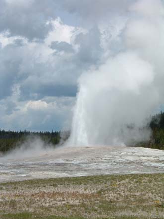 Yellowstone_OldFaithful.jpg