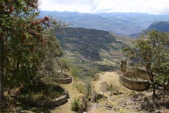 Round-houses-Kuelap.jpg