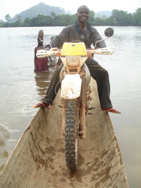 pirogue.JPG