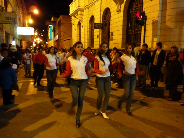 parade1oruro.jpg