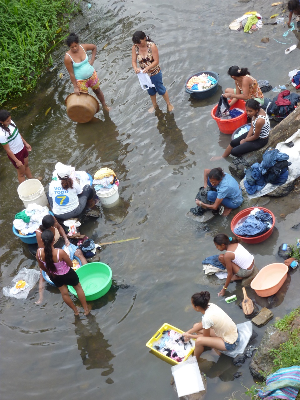 washwomencanoa.jpg