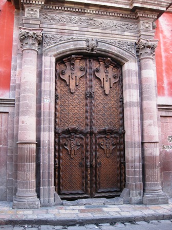 a_1464bigdoors.jpg