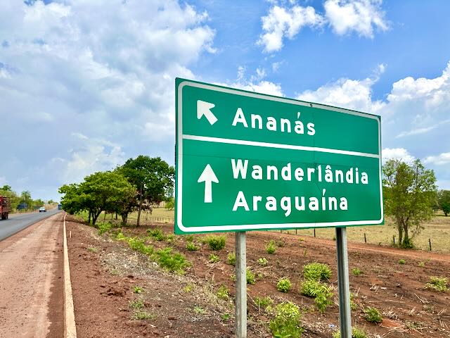 Wanderlandia sign