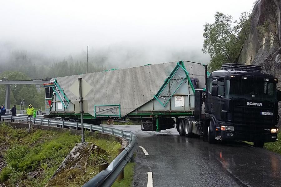 jack knifed lorry over bridge