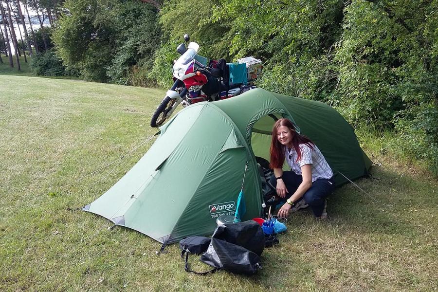 Imogen setting up camp in Roskilde