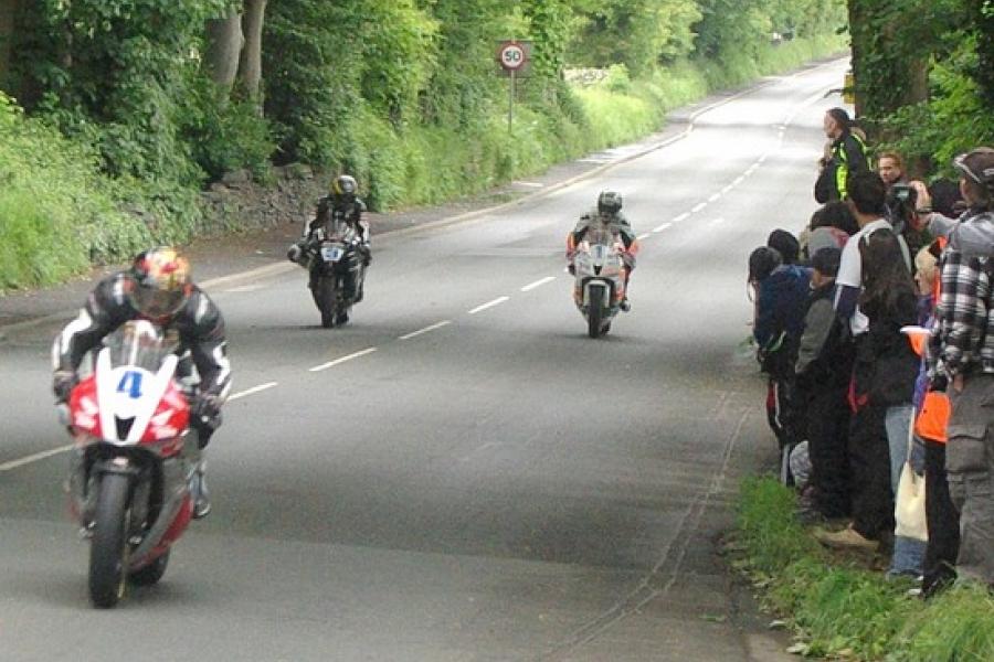 Junior 600cc racers at Ballacraine Corner