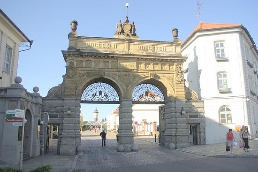 Main gate of the brewery is on the label