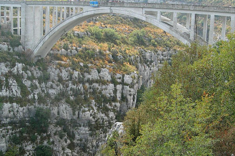 Bungee jumping from a bridge over the Verdon