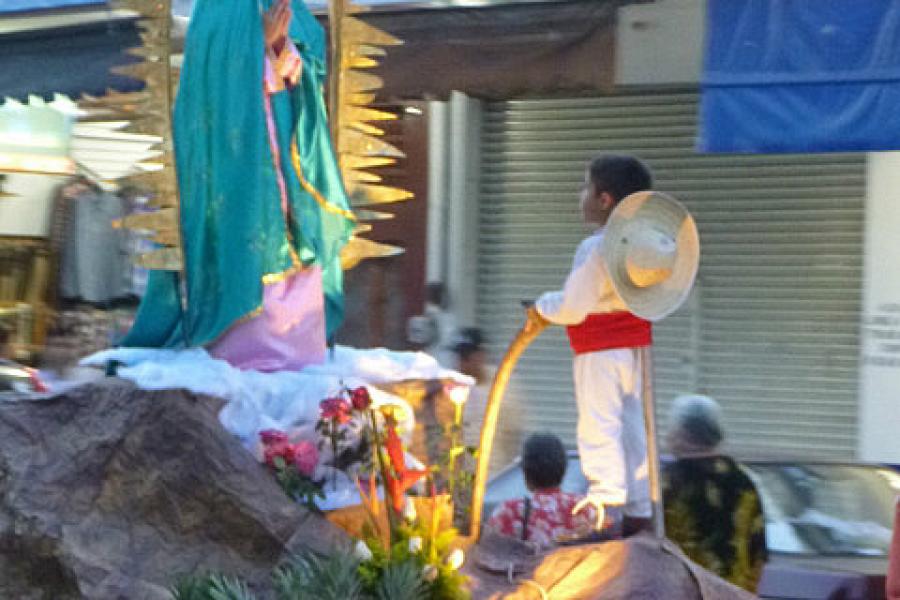 Los ninos in the Colima parade