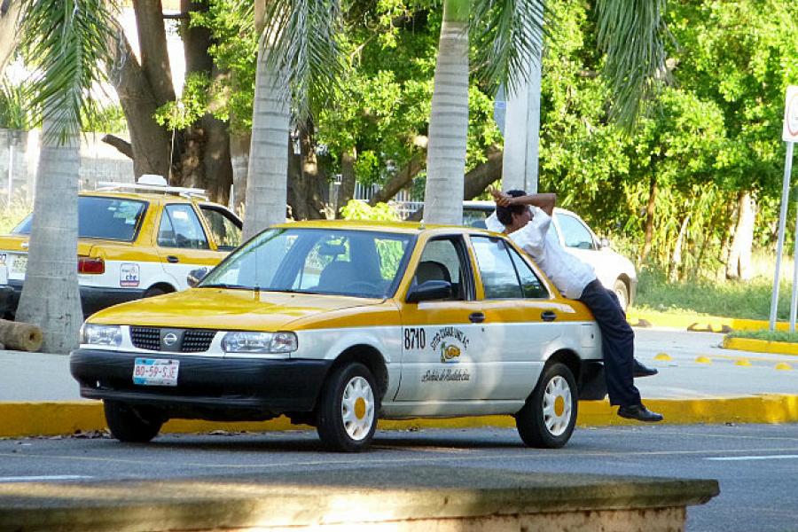 Waiting for customers, La Crucicita