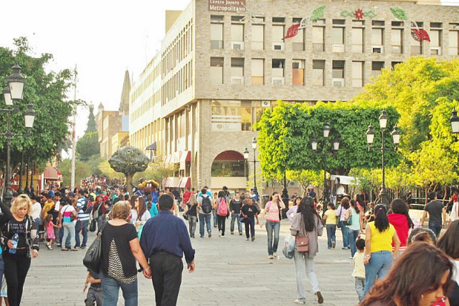 Christmas shopping crowds in Guadalajara