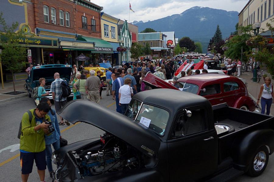 Friday night, Main Street, Revelstoke