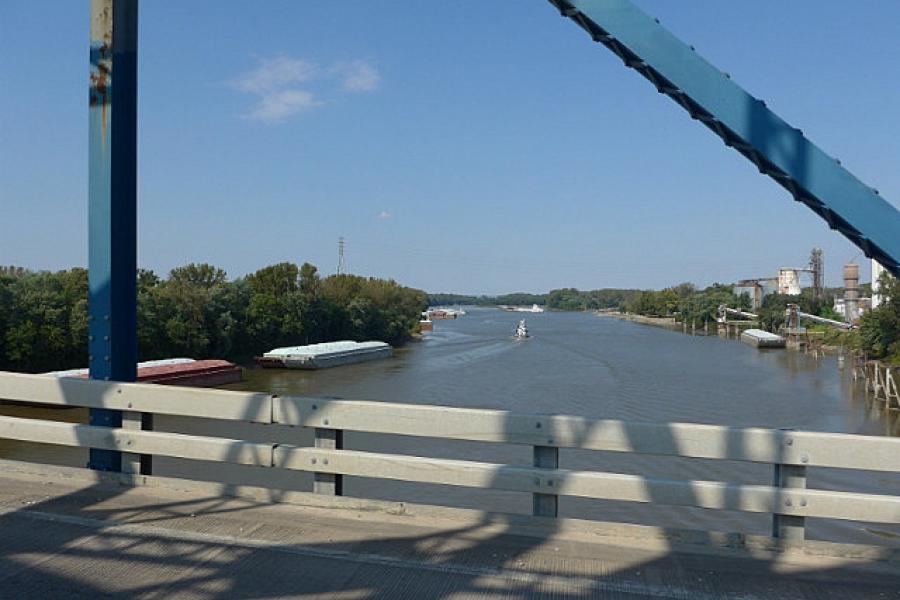 The Mississipi River in Illinois, 3000km upstream 