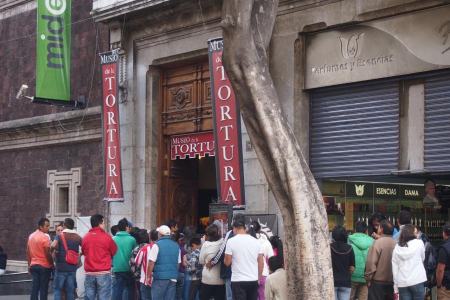 A big line for the Museum of Torture