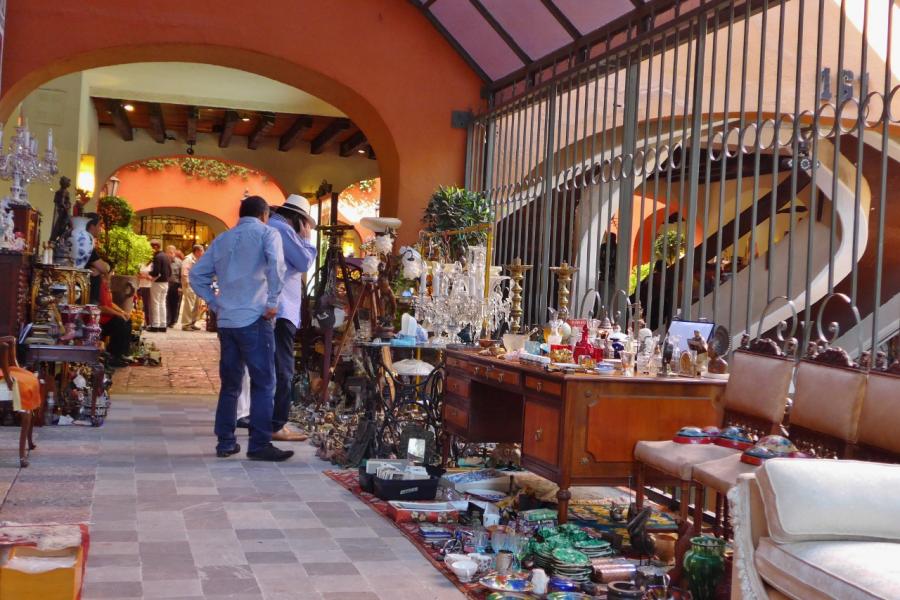 Part of the antique market Zona Rosa