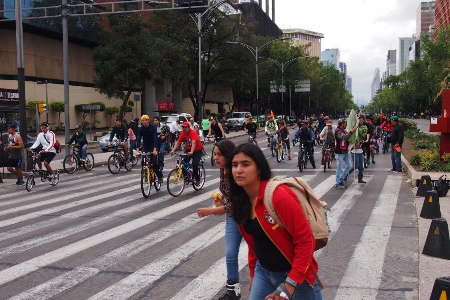 Sunday morning, car banned, cycles rule