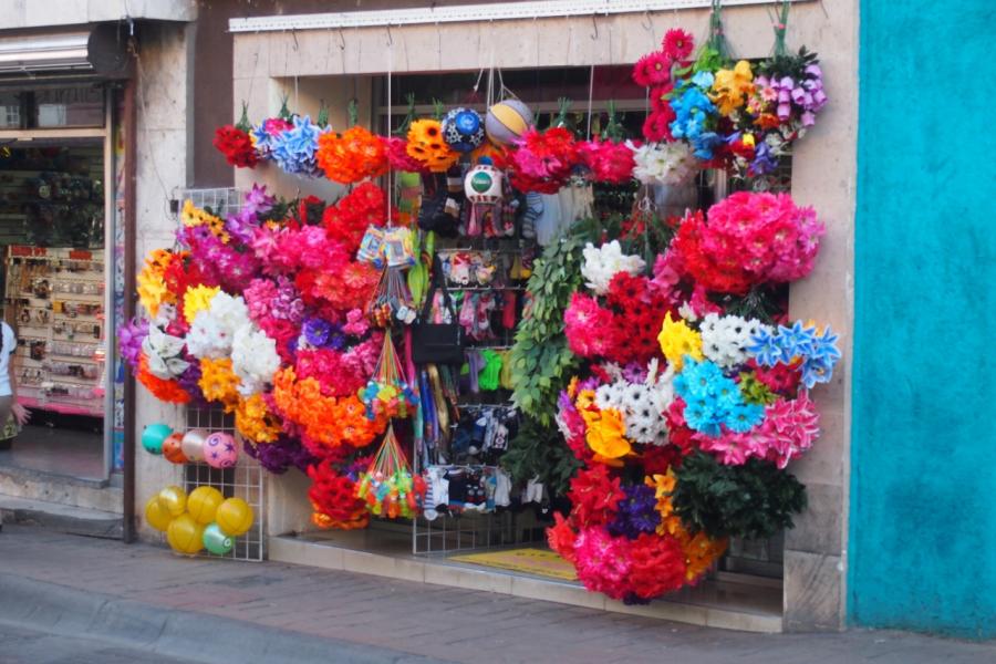 A shop front, Hildalgo del Parrall