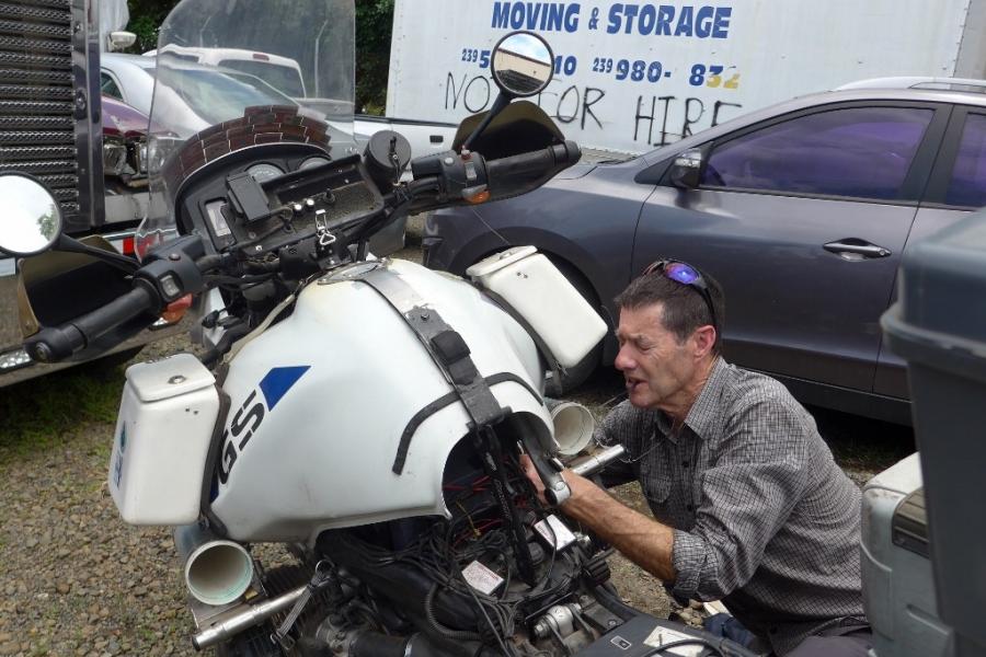 Elephant and Mike, Aduana carpark, David, Panama