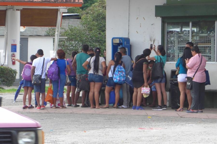 Waiting for the bus after shopping, El Valle, Panama