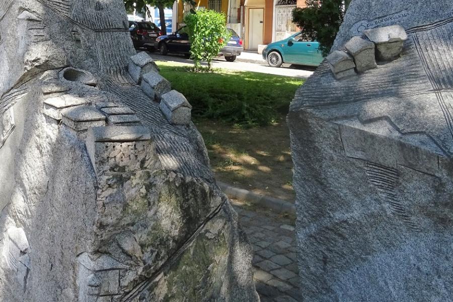 stonesculpture depicting inhabitants ofHaskovo