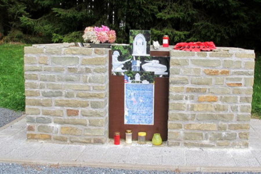 the damaged memorial