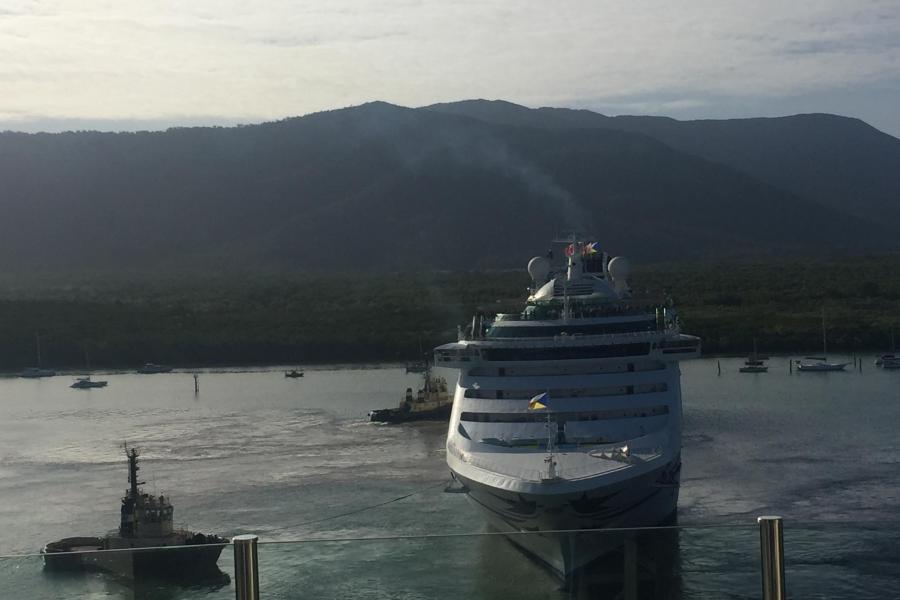 Cruise boat doing a pirouette